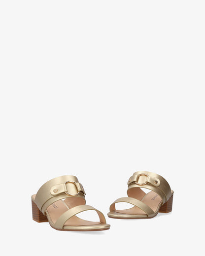 Mule en soft oro con tacón cuadrado