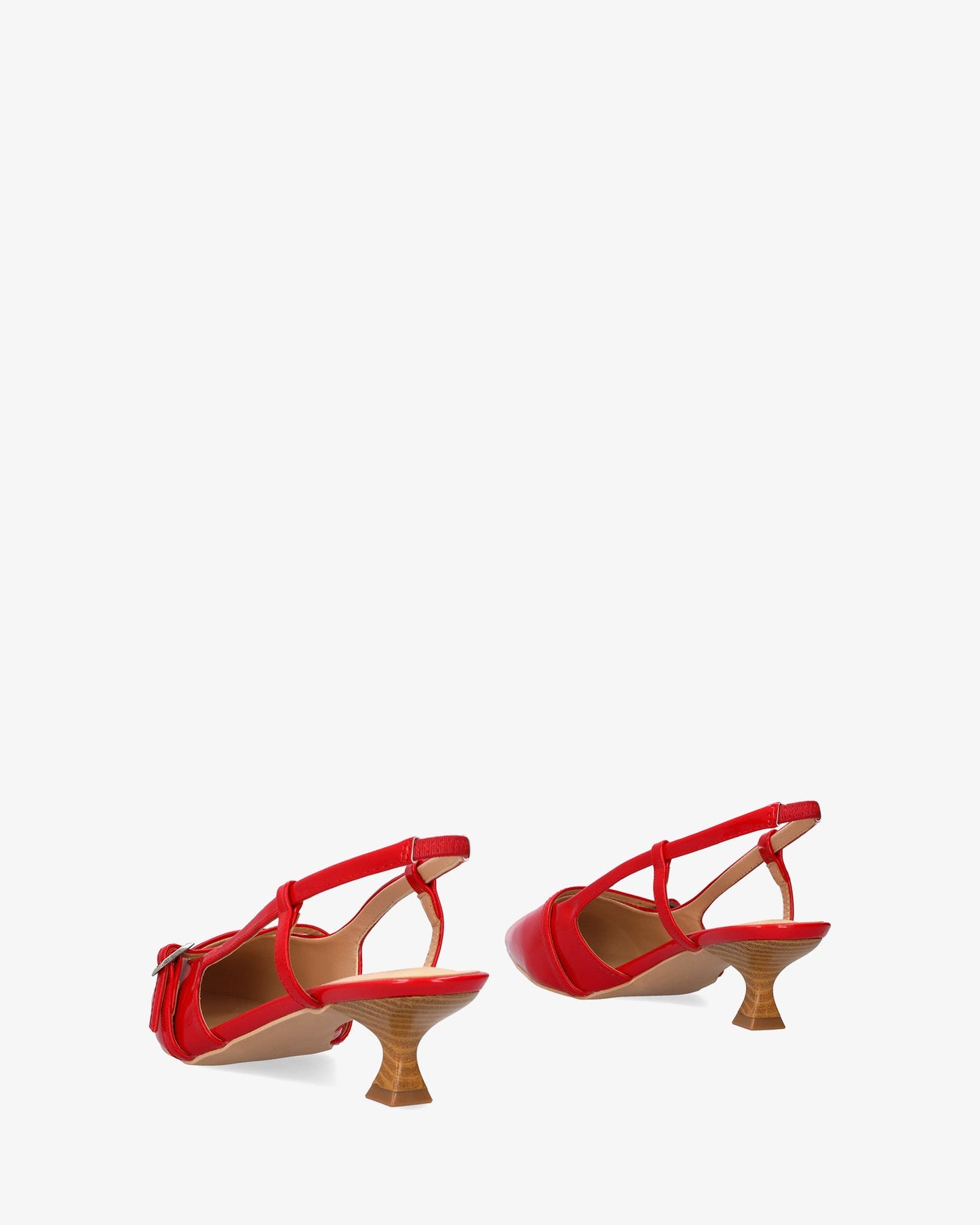 Zapato en charol rojo con tacón kitten heel