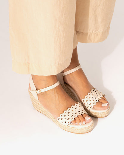 Sandalia en soft maquillaje con cuña en yute