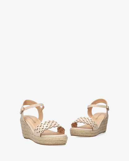 Sandalia en soft maquillaje con cuña en yute