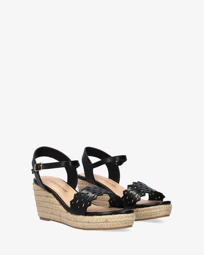 Sandalia en soft negro con cuña en yute