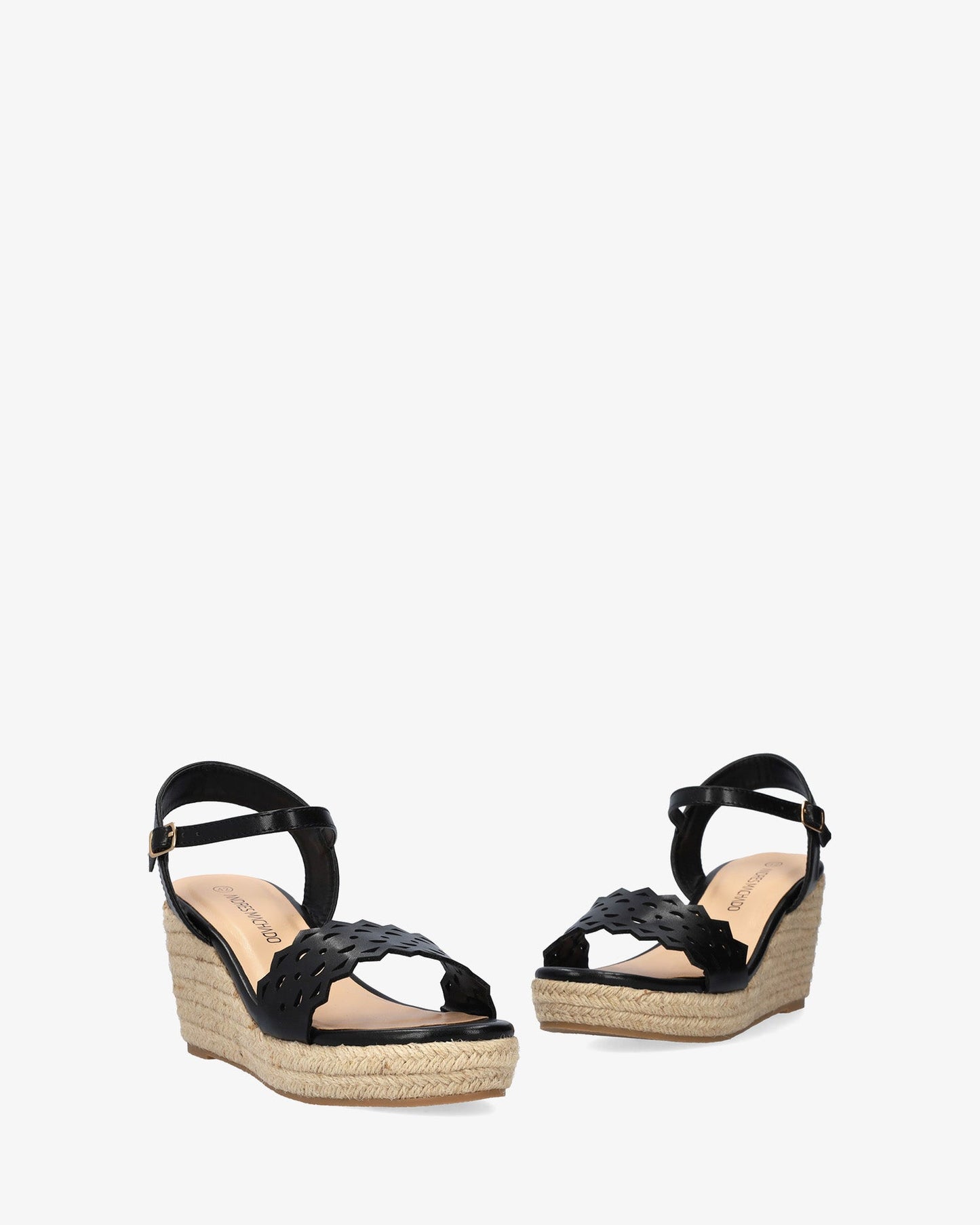 Sandalia en soft negro con cuña en yute