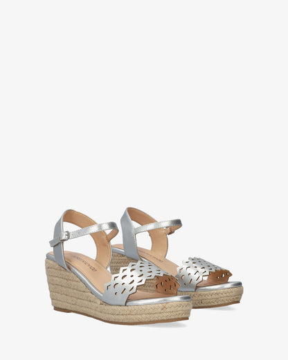 Sandalia en soft plata con cuña en yute