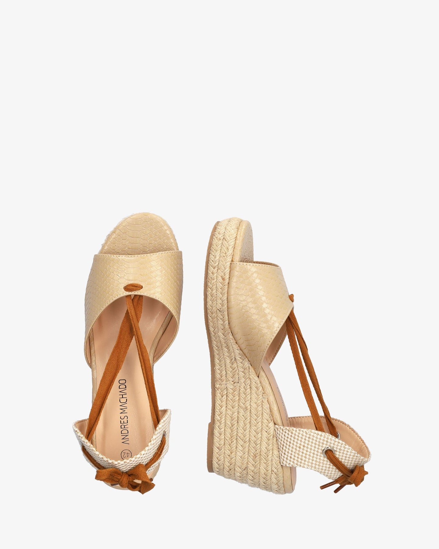 Sandalia en soft combinado beige con cuña en yute