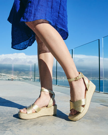 Sandalia en soft coco maquillaje con cuña en yute