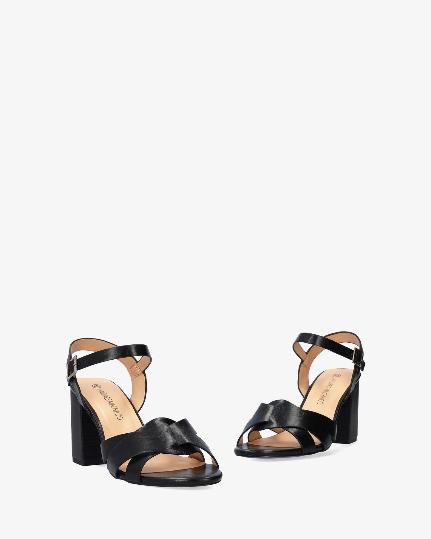 Sandalia en soft negro con tacón cuadrado