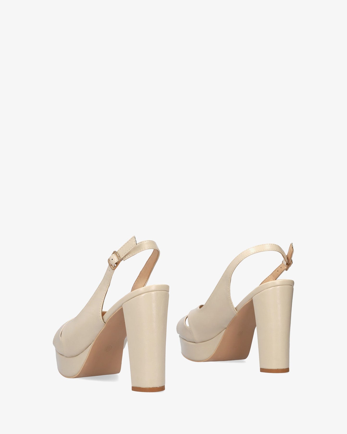 Sandalia en soft beige con tacón alto y plataforma