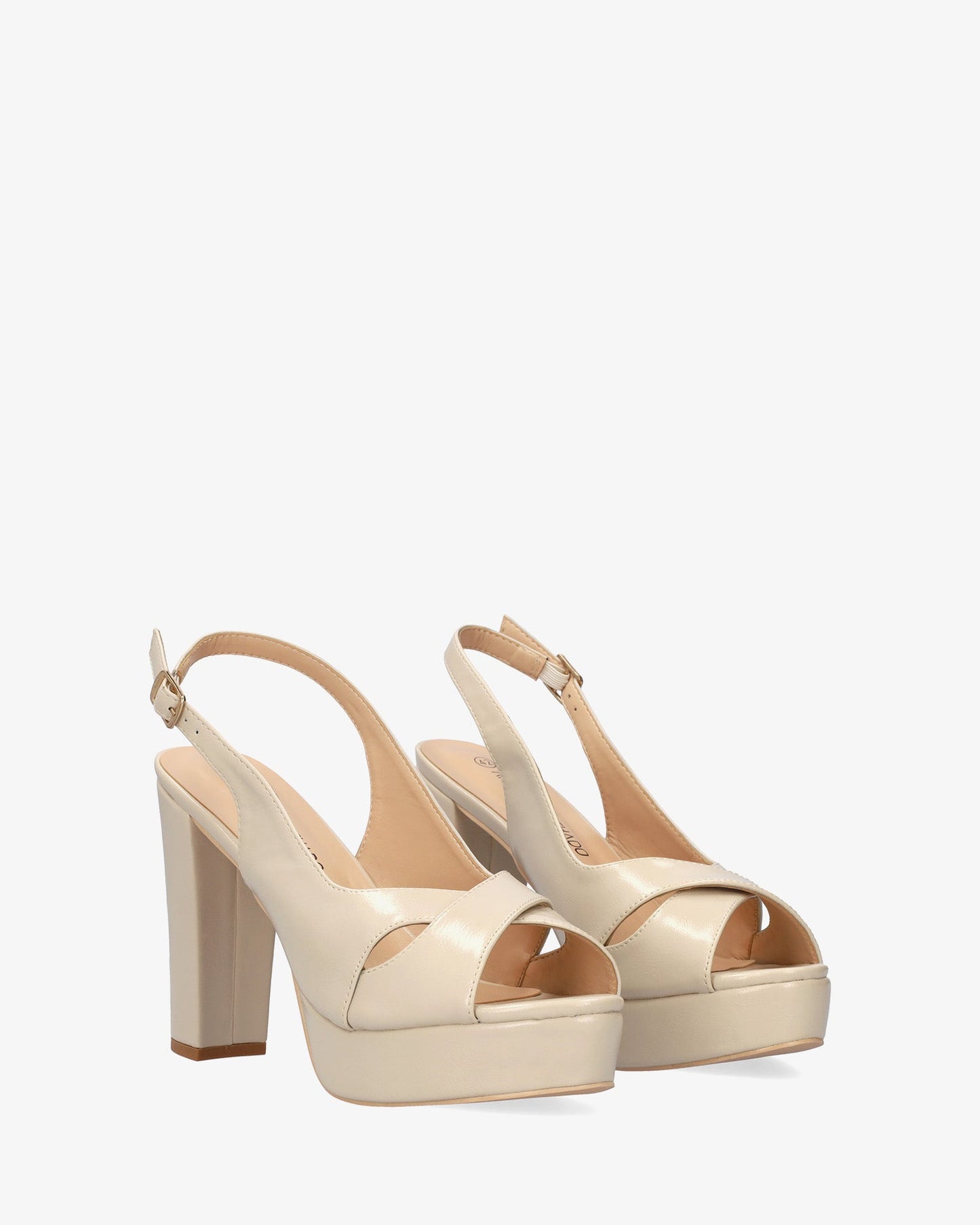 Sandalia en soft beige con tacón alto y plataforma