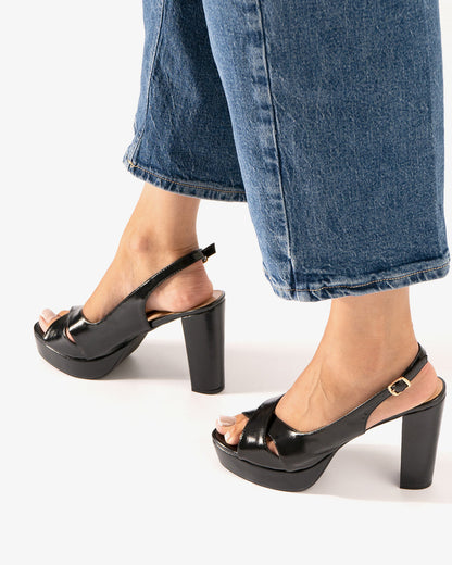 Sandalia en soft negro con tacón alto y plataforma