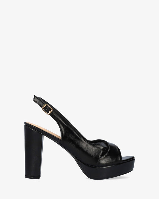 Sandalia en soft negro con tacón alto y plataforma