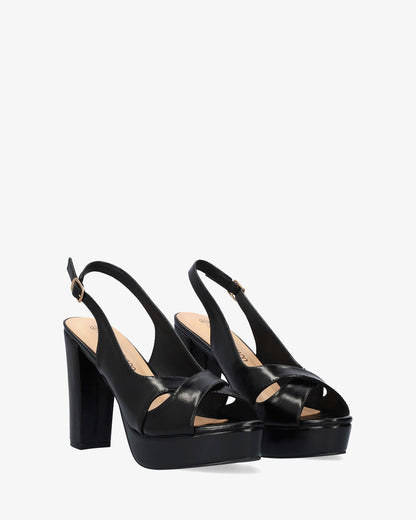 Sandalia en soft negro con tacón alto y plataforma