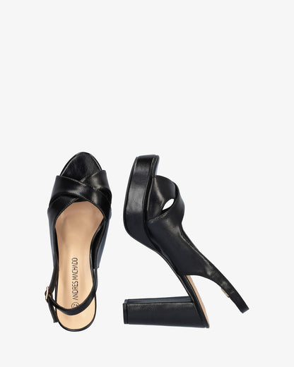 Sandalia en soft negro con tacón alto y plataforma
