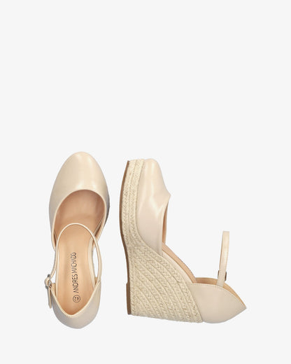 Sandalia en soft beige con cuña en yute