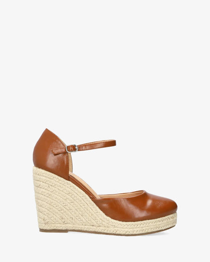Sandalia en soft marrón con cuña en yute