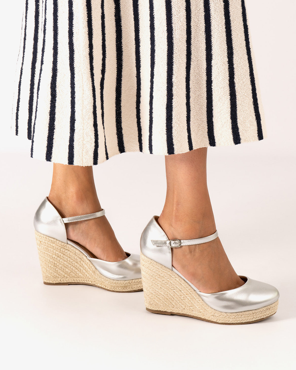 Sandalia en soft plata con cuña en yute