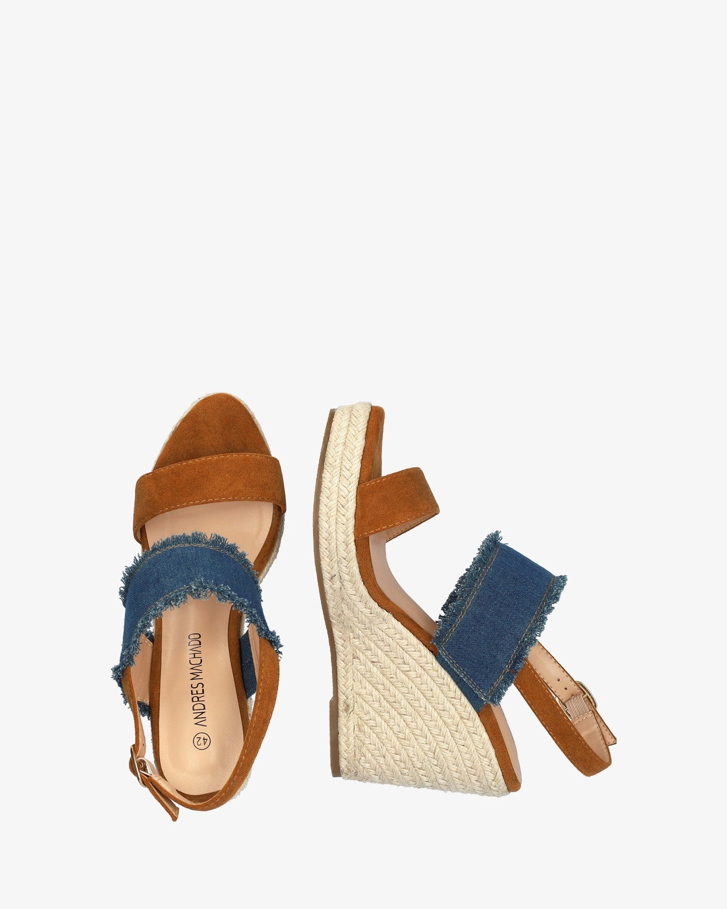 Sandalia en símil ante marrón con cuña en yute