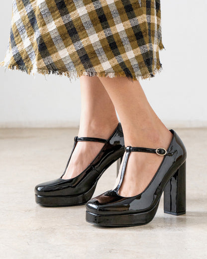 Salome shoe in black patent leather