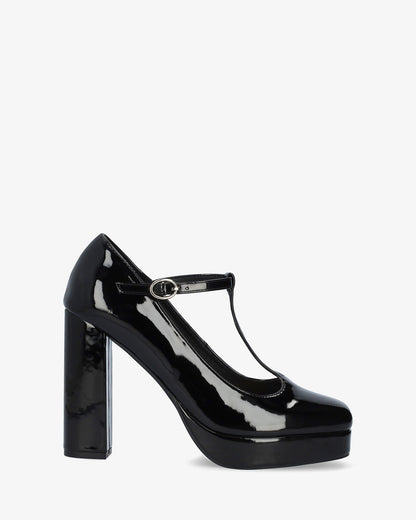 Salome shoe in black patent leather