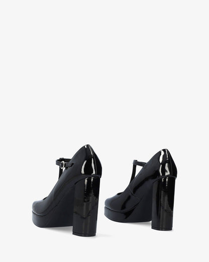 Salome shoe in black patent leather