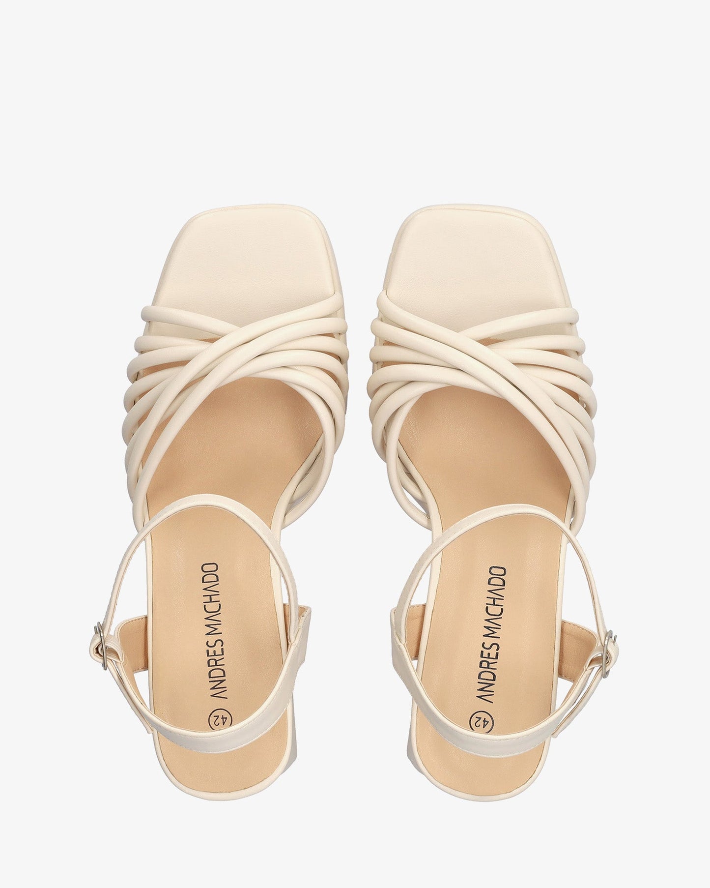 Sandalia en soft beige con tacón ancho y plataforma