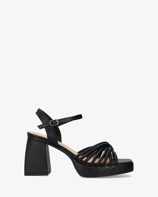 Sandalia en soft negro con tacón ancho y plataforma