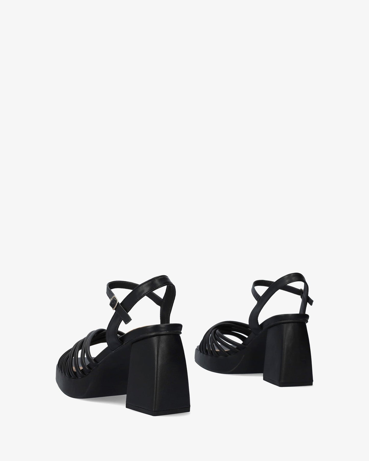 Sandalia en soft negro con tacón ancho y plataforma