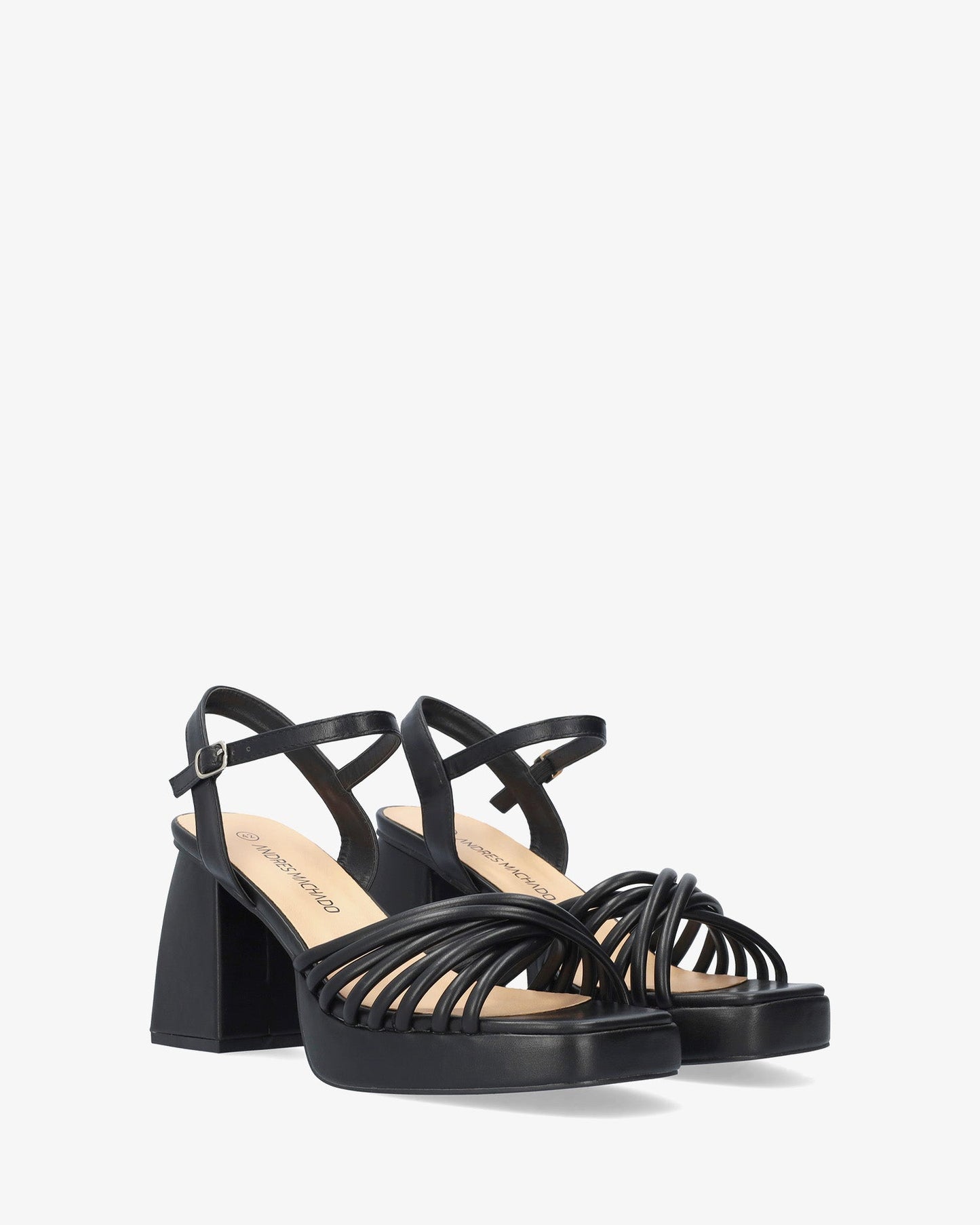 Sandalia en soft negro con tacón ancho y plataforma