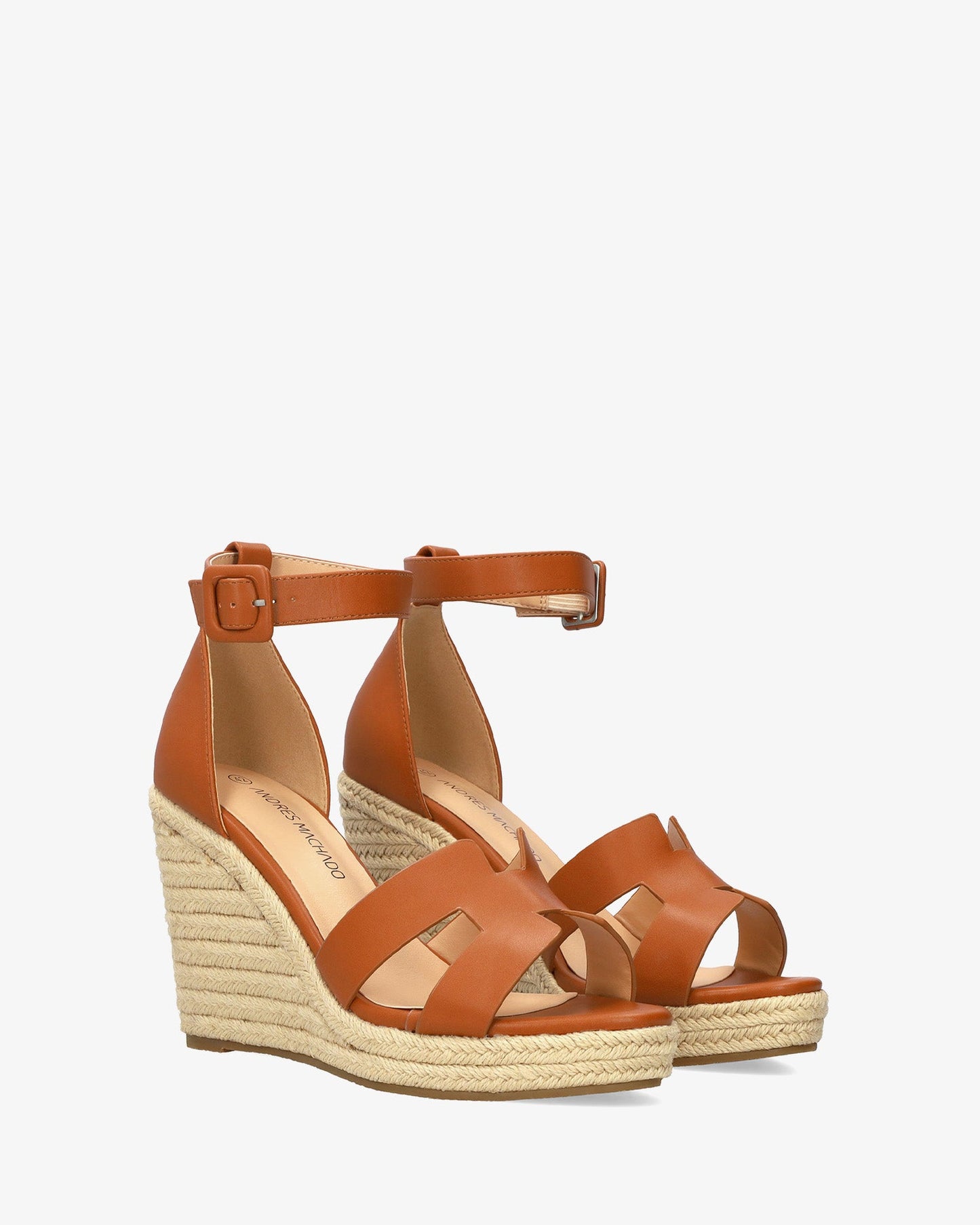 Sandalia en soft camel con cuña de yute