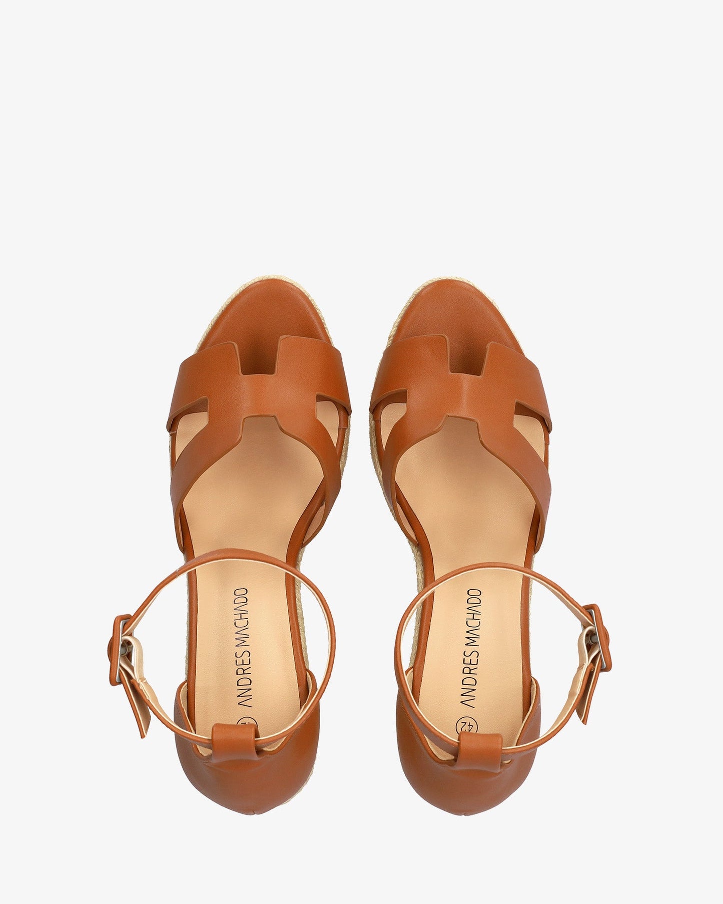 Sandalia en soft camel con cuña de yute