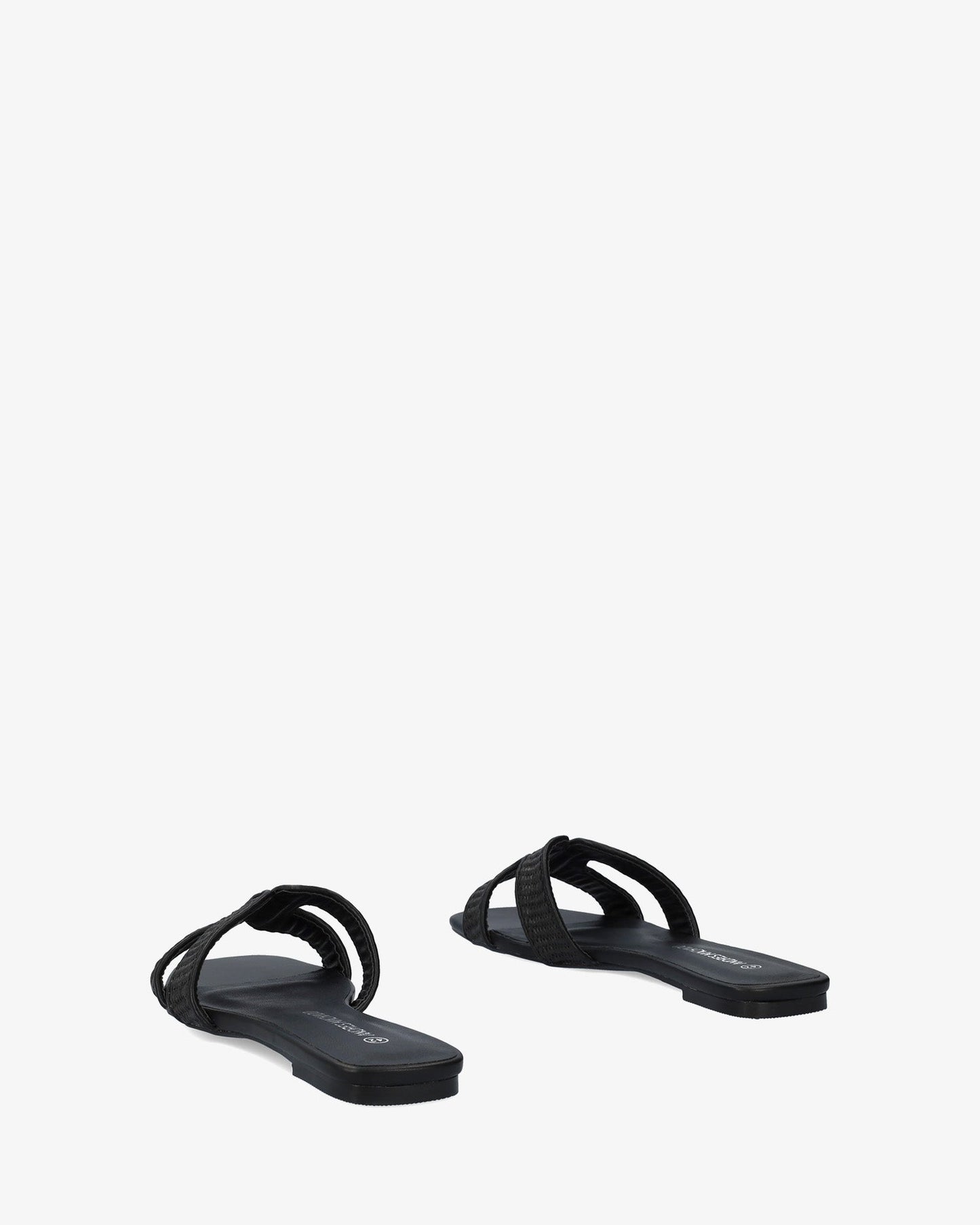 Sandalia plana en rafia negro