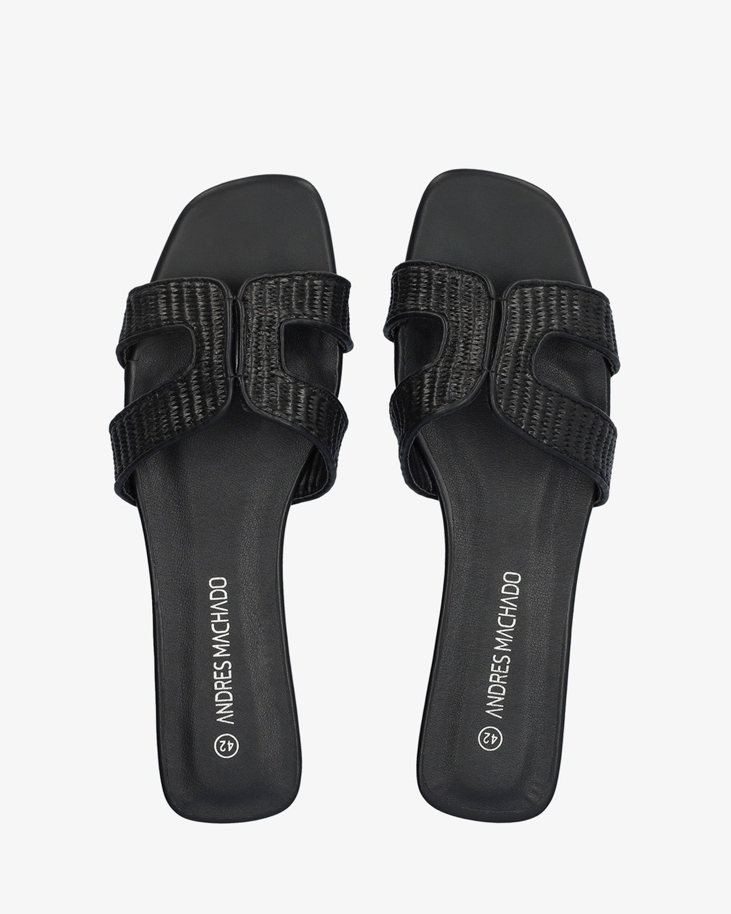 Sandalia plana en rafia negro