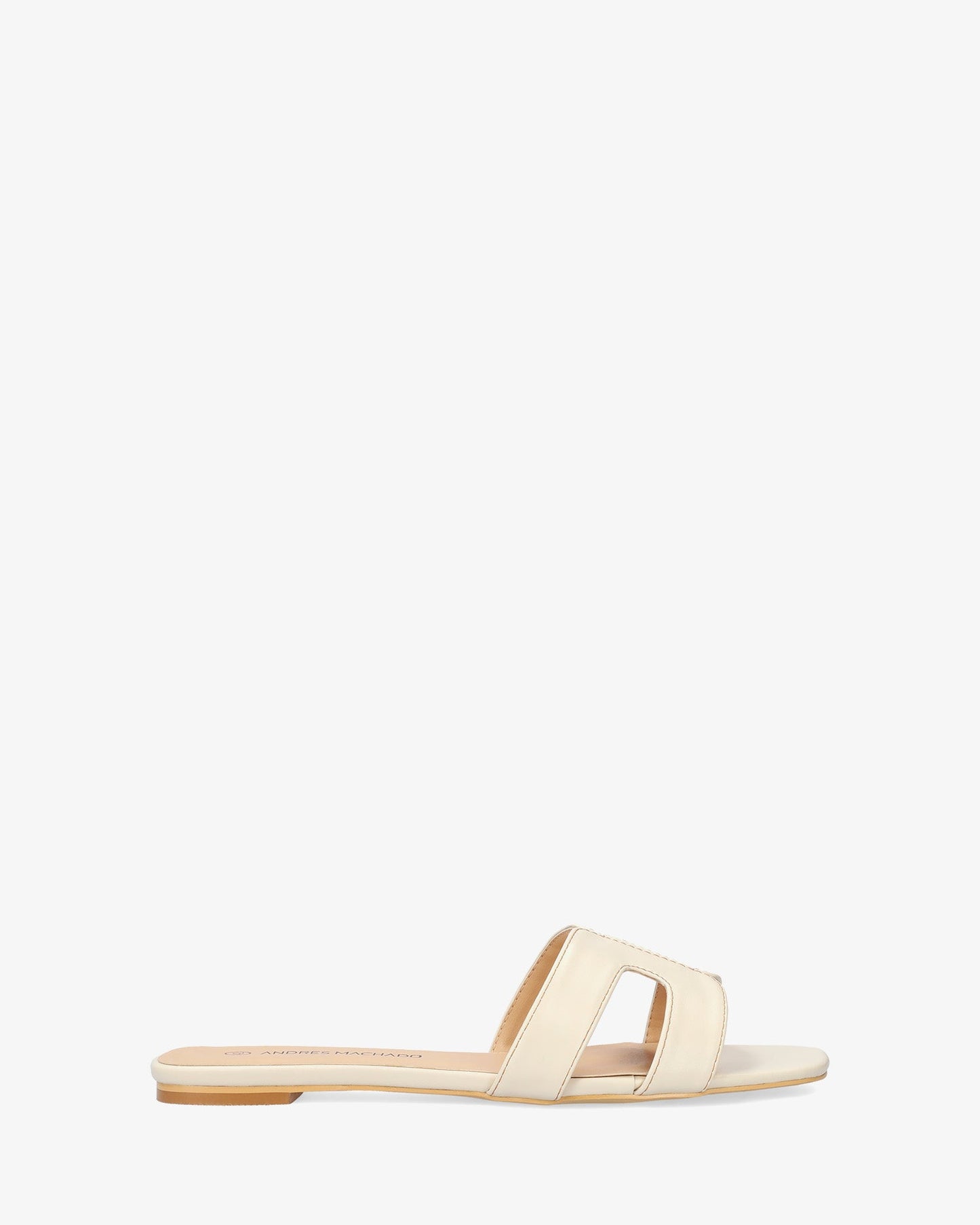 Sandalia plana en soft crema