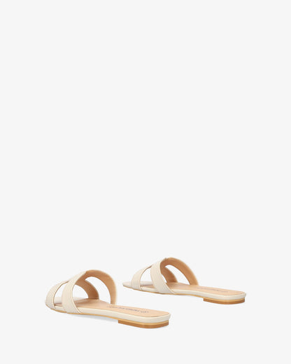 Sandalia plana en soft crema