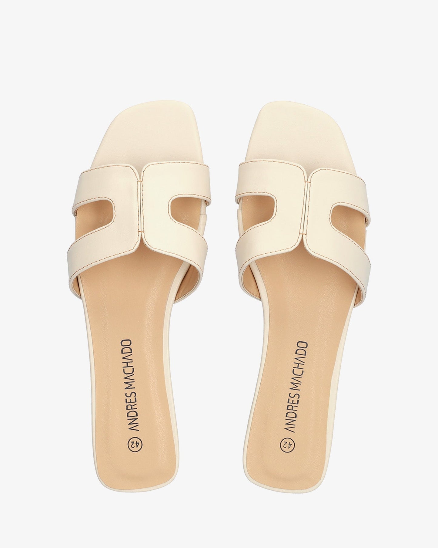 Sandalia plana en soft crema