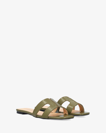 Sandalia plana en soft kaki