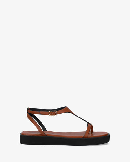 Sandalia plana en soft marron