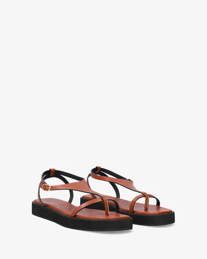 Sandalia plana en soft marron