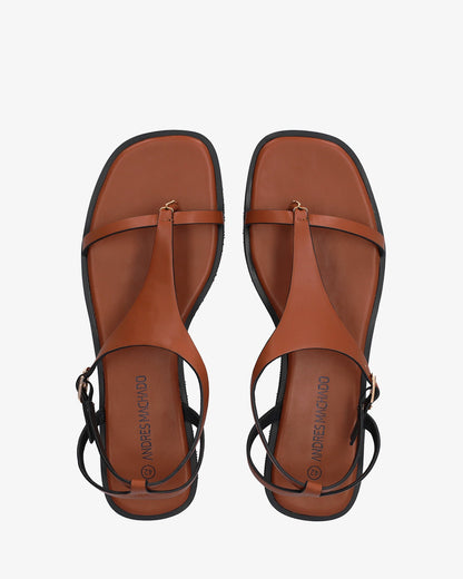 Sandalia plana en soft marron