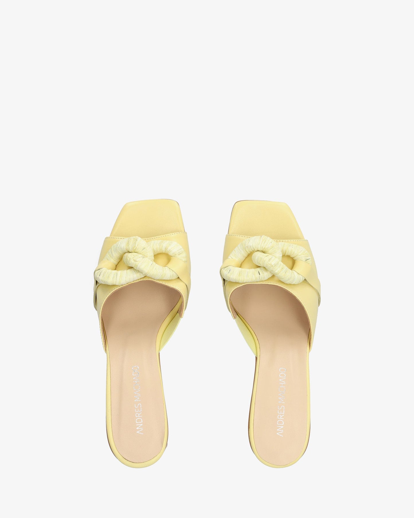 Sandalia con tacón en piel amarillo