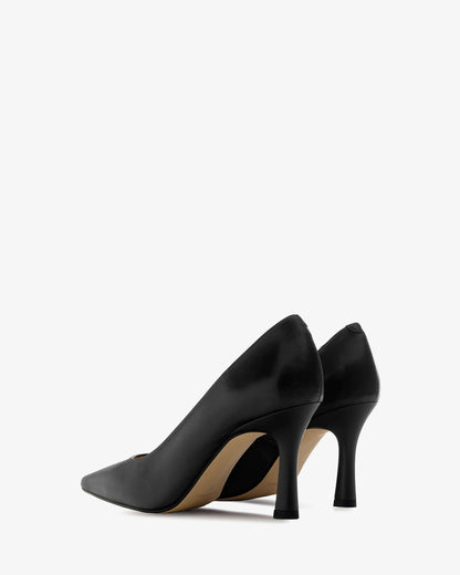 Salón en piel de color negro