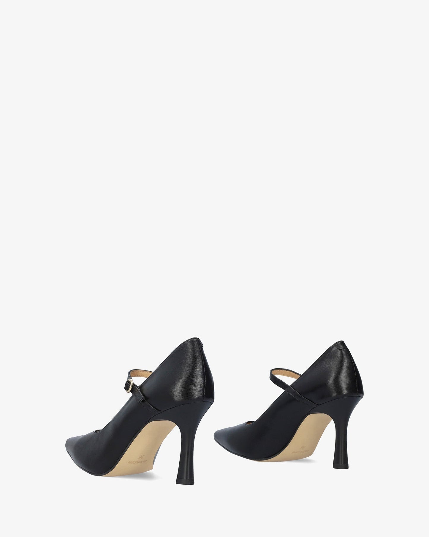 Salón en piel negro