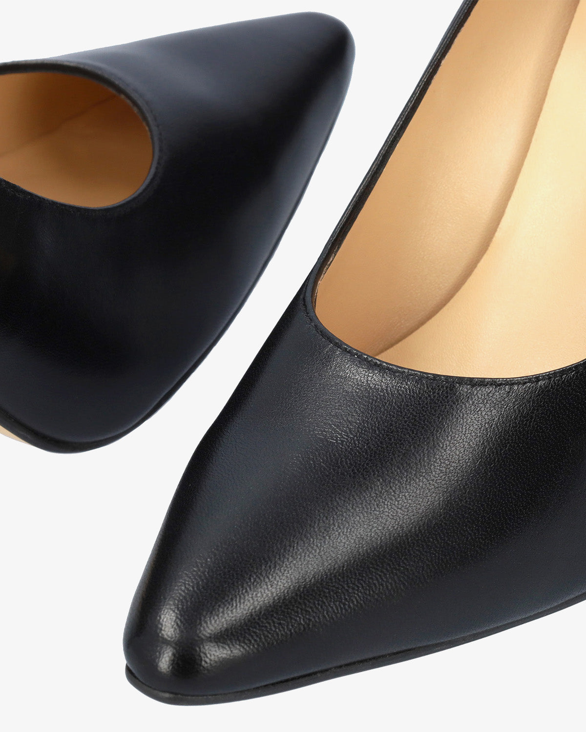 Salón en piel negro