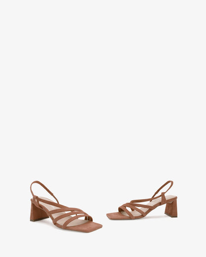 Sandalias tiras en ante color camel punta cuadrada