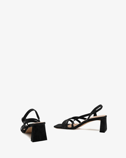 Sandalias tiras en ante negro punta cuadrada