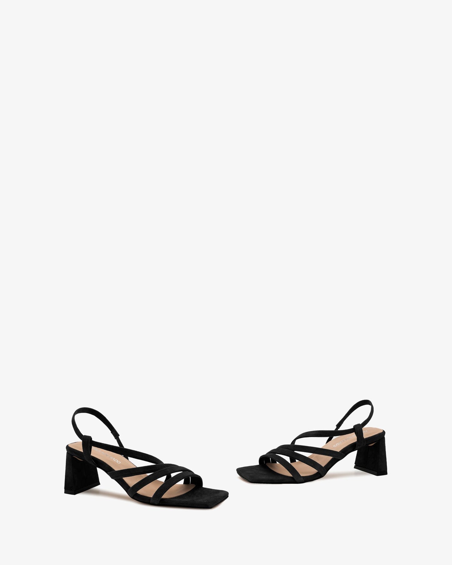 Sandalias tiras en ante negro punta cuadrada