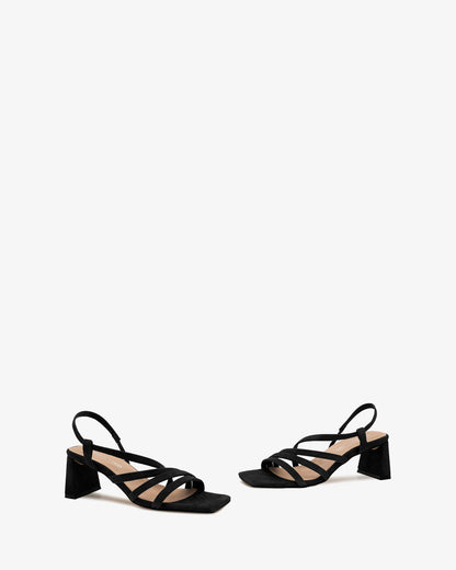 Sandalias tiras en ante negro punta cuadrada