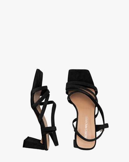 Sandalias tiras en ante negro punta cuadrada