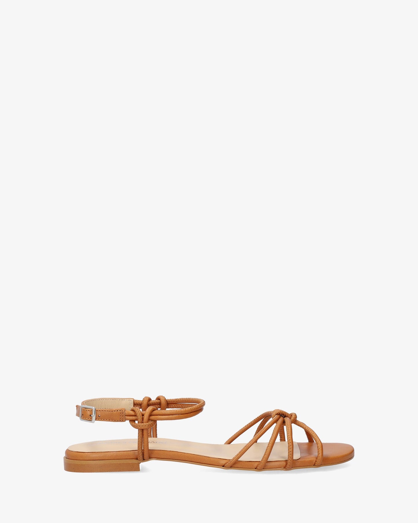 Sandalia plana en piel cuero