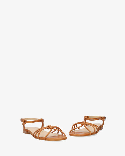 Sandalia plana en piel cuero