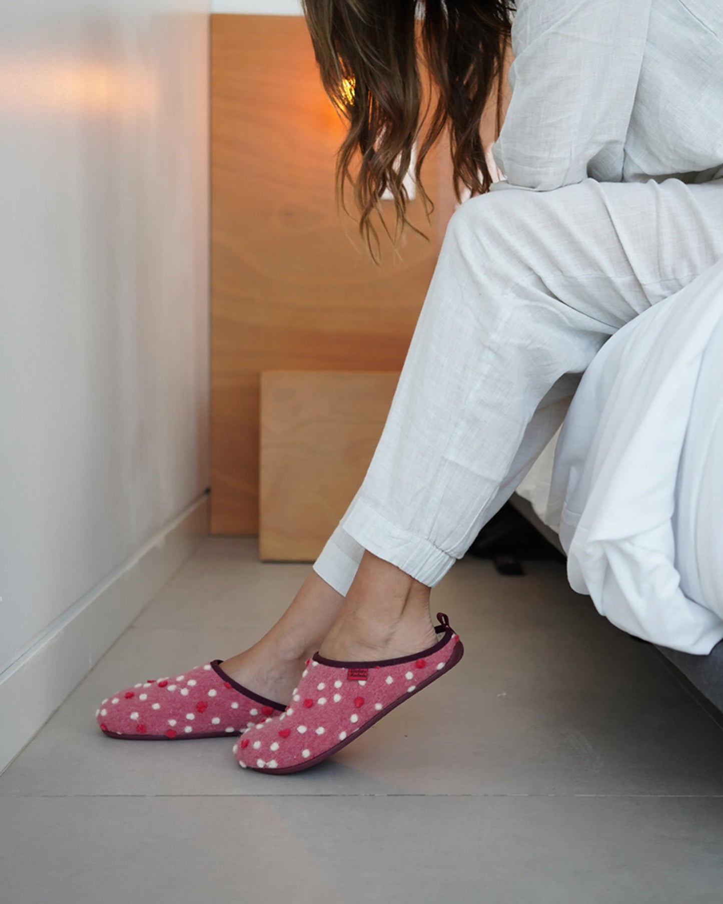 Zapatillas en lana rosa con puntos